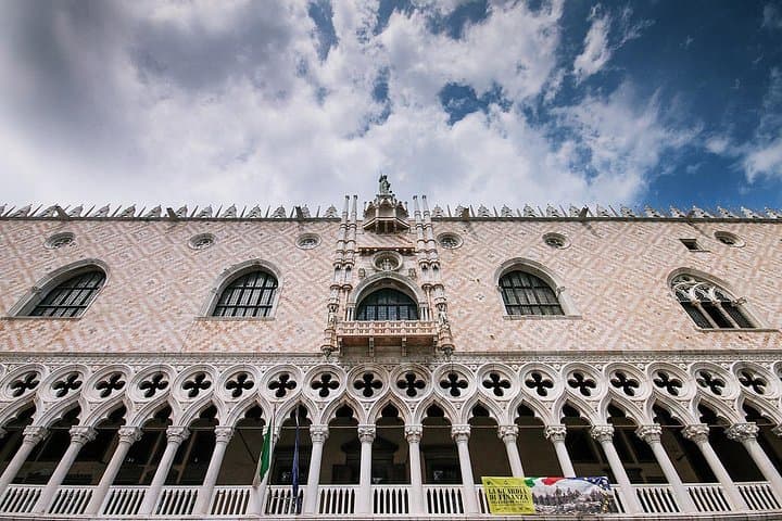 Skip-the-Line Doge's Palace Tour & Venice Gondola Ride