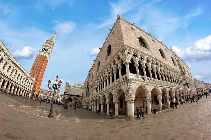 Skip-the-Line Doge's Palace Tour & Venice Gondola Ride
