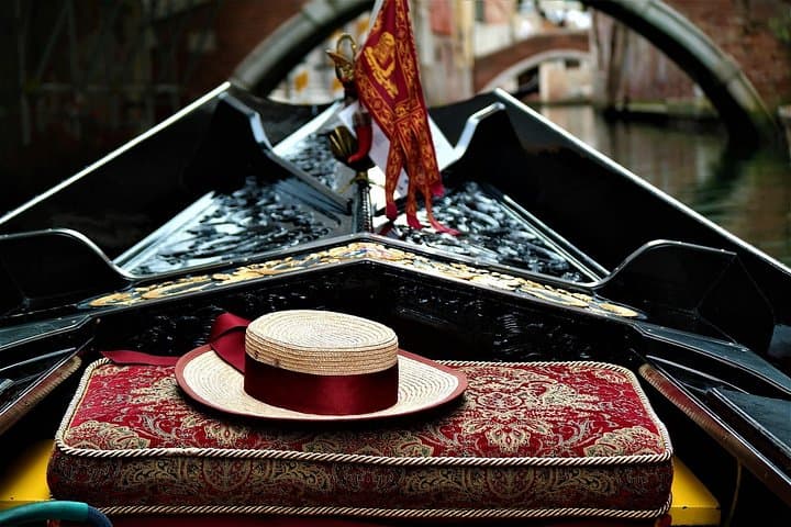 Skip-the-Line Doge's Palace Tour & Venice Gondola Ride