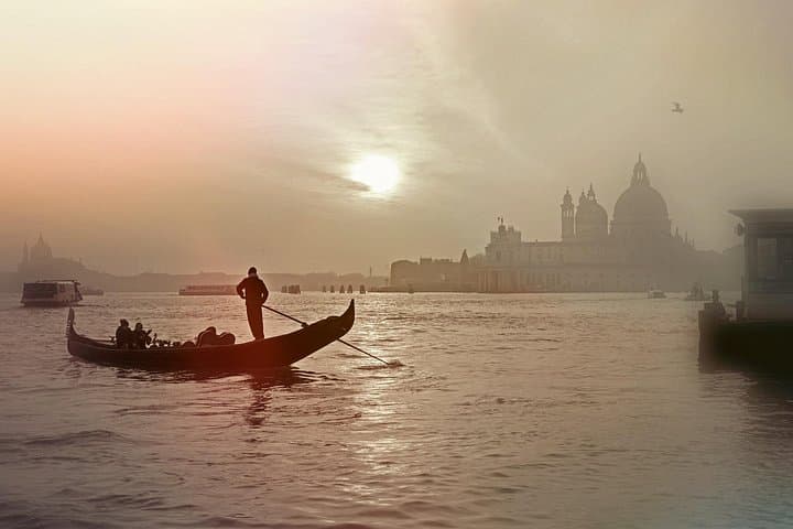 Skip-the-Line Doge's Palace Tour & Venice Gondola Ride