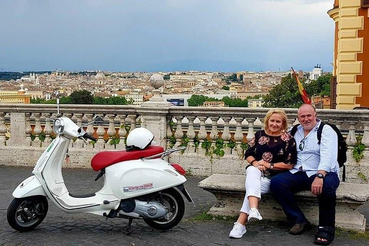 Vespa rental Rome