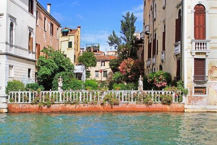 Secret Gardens of Venice Walking Tour
