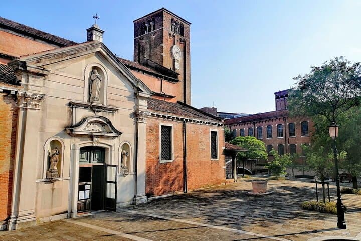 Off the Beaten Path Walk in Venice