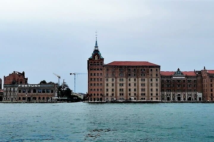 Off the Beaten Path Walk in Venice