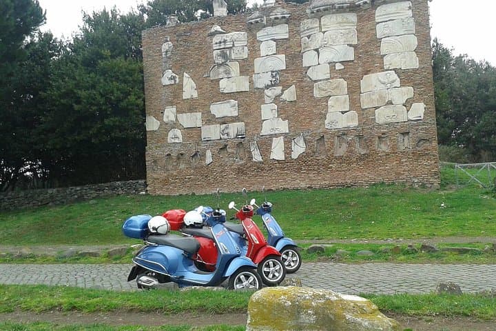 Vespa rental Rome