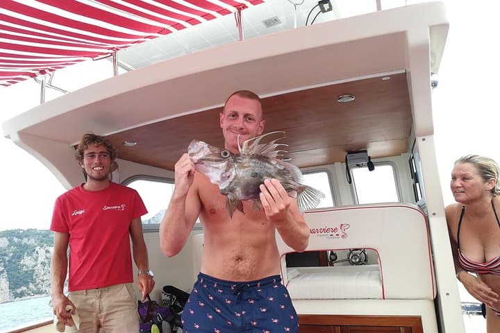 Pesca di un pesce San Pietro