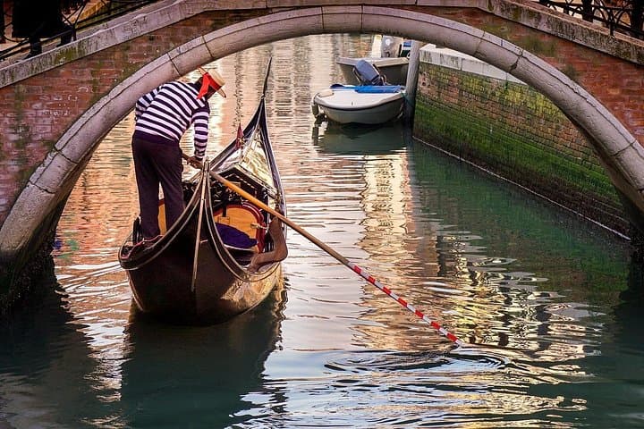 Enchanting Venice: Private Gondola Experience