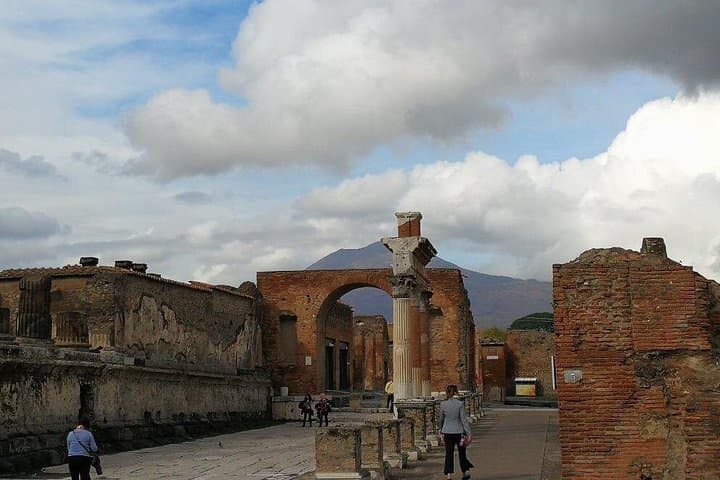 Pompeii guided walking tour