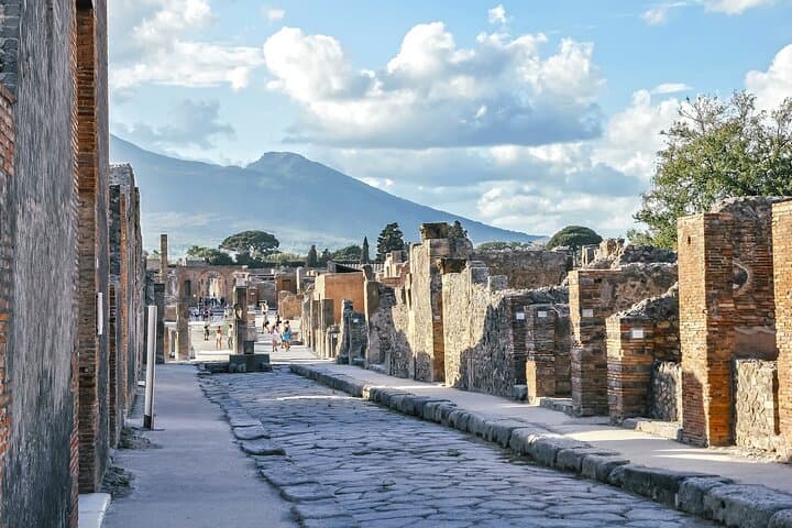 Pompeii: 3 Hour Private Tour with an Archeologist Guide