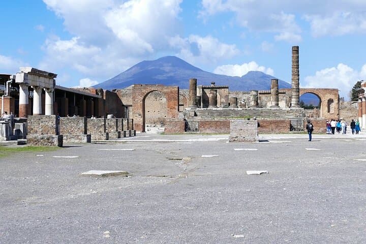 Pompeii and Vesuvius tour