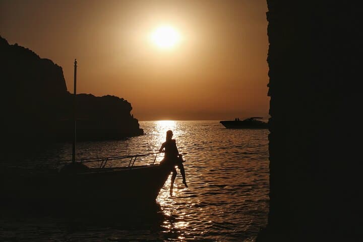 Private Tour of Capri by Boat at Sunset with Aperitif