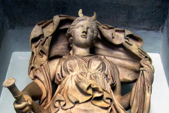 Mamma Mia! Capitoline Museums w Percy Jackson Greek & Roman Gods Kids Tour