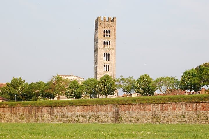 Private tour: Sweet and salty Lucca by E-bike