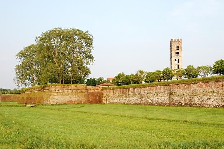 Private Guided Tour of Lucca by E-bike or City bike