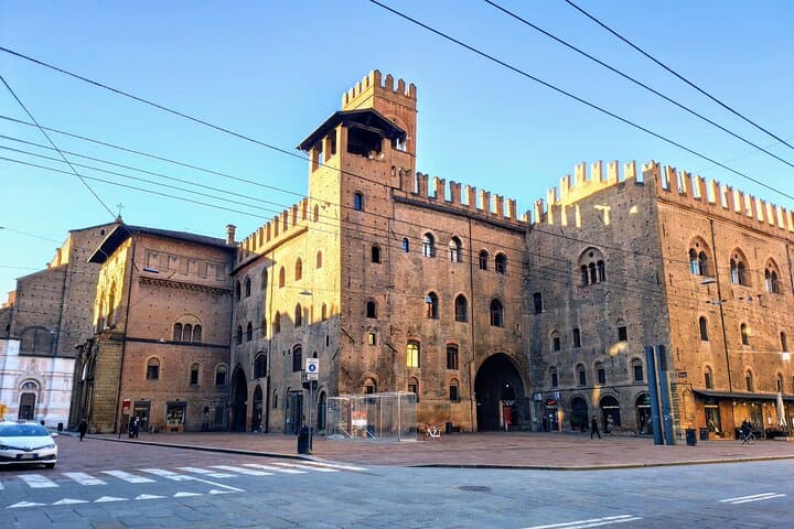 Bologna Murder Mystery: Self-Guided City Quest