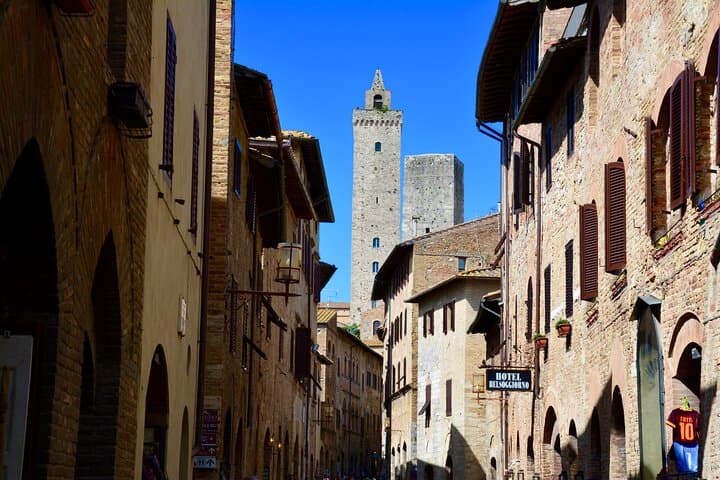 One Way Private Transfer: Florence to Rome with Visit to San Gimignano and Siena