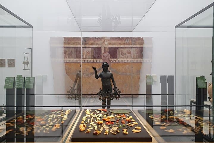 Small-Group Tour in Pompeii with a Real Archeologist, ticket included