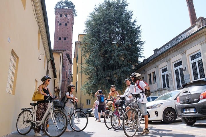 Guinigi tower on the back: a symbol of Lucca town