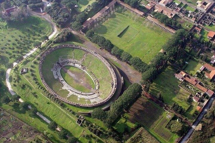 Amalfi Coast: Pompeii Small Group with Skip the Line Tickets