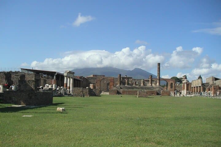 Amalfi Coast: Pompeii Small Group with Skip the Line Tickets