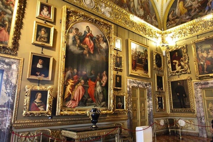Florence:Visit with us the Pitti Palace Residence of the Medici's