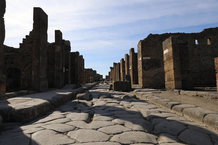 Pompeii: 3 Hour Private Tour with an Archeologist Guide