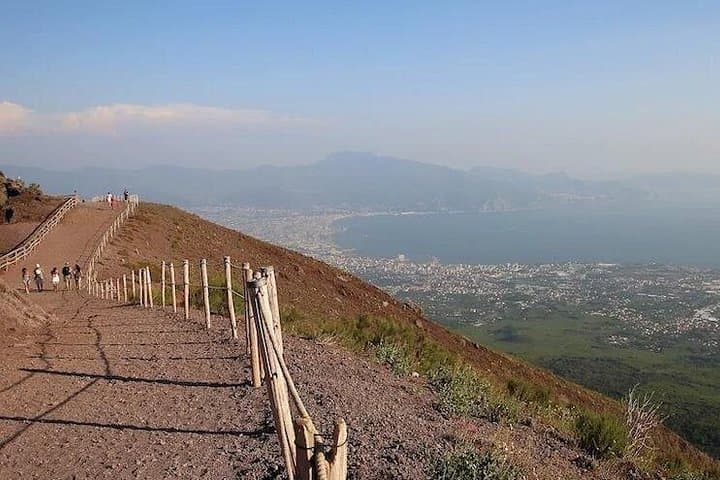 Discovering the Vesuvius - VIP tour / Small group