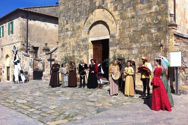 San Gimignano and Winery Experience with Light Lunch from Lucca