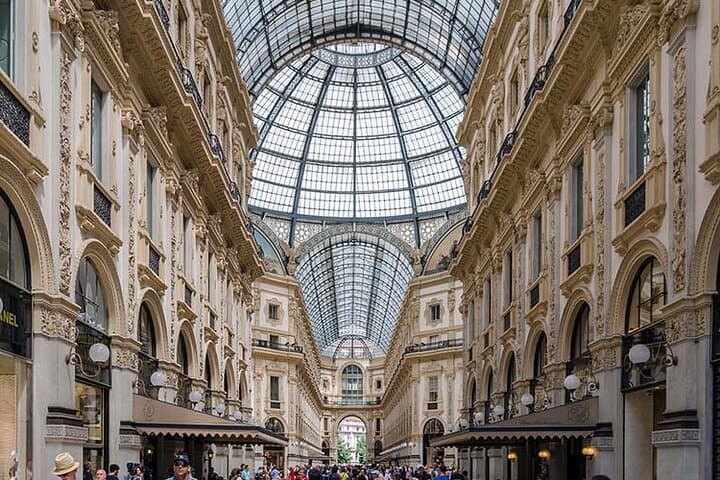 Private Luxury day Transfer from Linate Airport to Milan