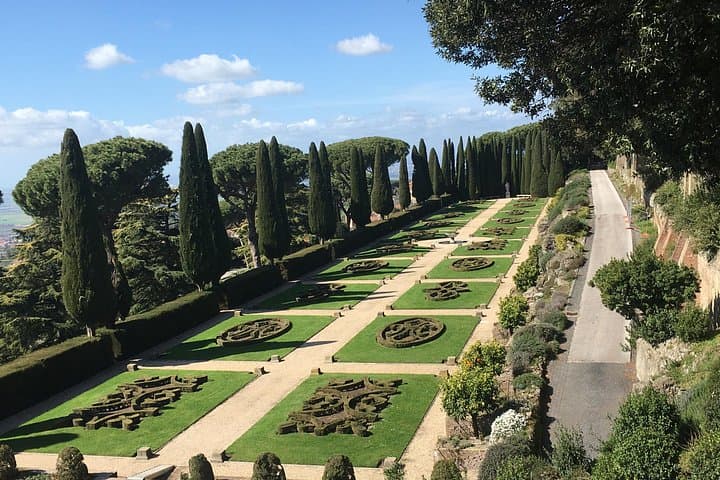Pontifical Villa Gardens, Castel Gandolfo Audioguid Minibus Tour