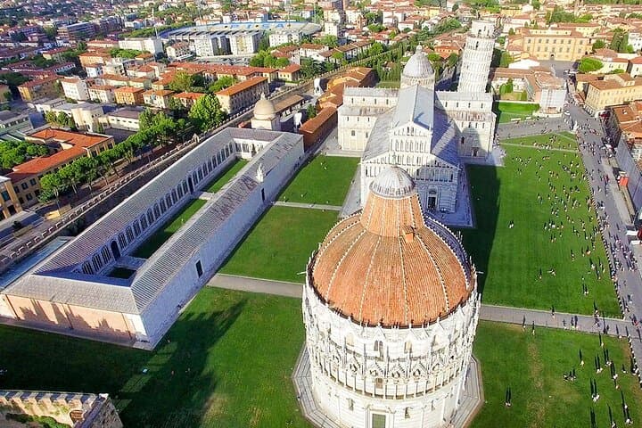 Guided tour of Piazza dei Miracoli in Pisa