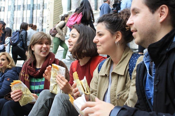 Tour of Genoa historic center and wine tasting with dinner