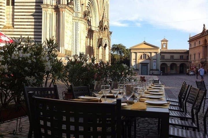 Aperitif in front of the Duomo and Orvieto Underground Caves tour