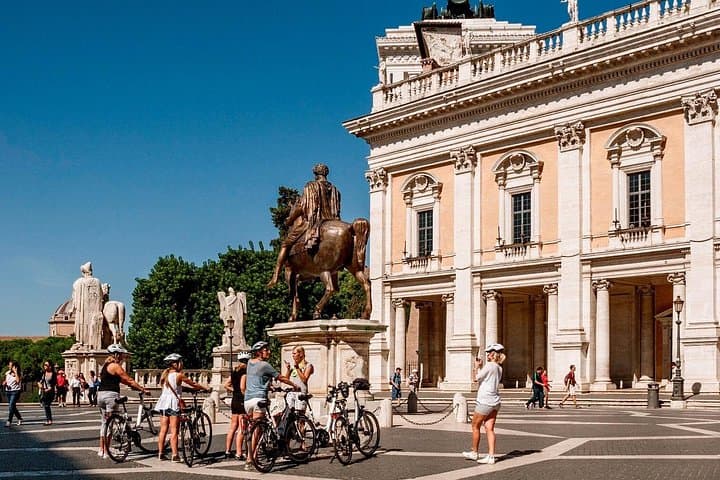 Private Rome City Bike Tour with quality Cannondale EBike