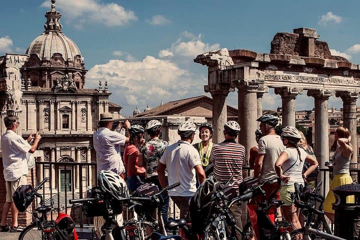 Private Rome City Bike Tour with quality Cannondale EBike