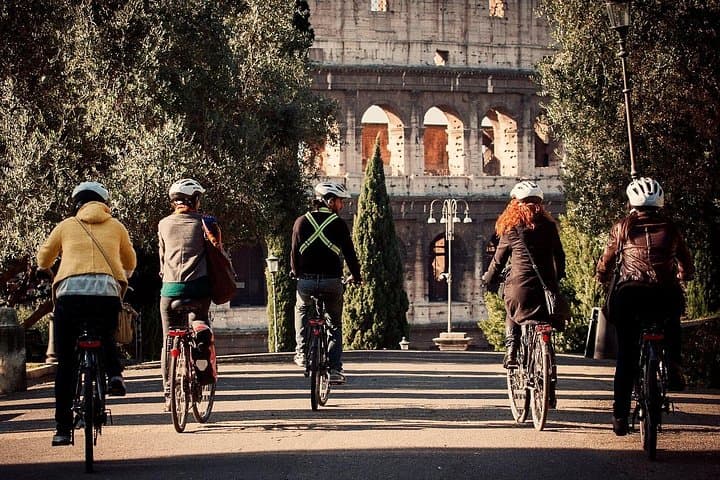 Private Rome City Bike Tour with quality Cannondale EBike