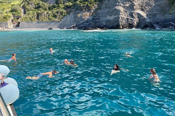 Cinque Terre Boat Tours Experience with Aperitivo and Swim