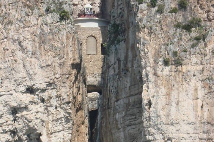 Chapel of the Crucifix, Montagna Spaccata Gaeta