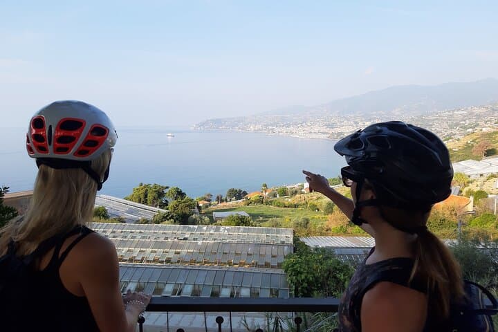 Admiring the sea from the Ligurian hills and mountains is the best way to discover its essence