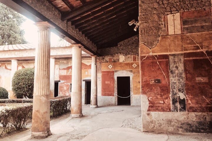 Pompeii Small Group with an Archaeologist and Skip The Line
