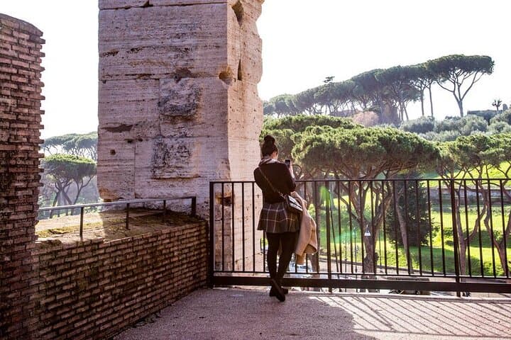 Small Group Tour: Colosseum & Roman Forum with Arena Floor Access