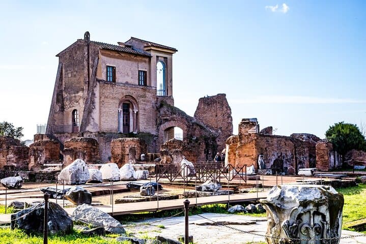 Small Group Tour: Colosseum & Roman Forum with Arena Floor Access