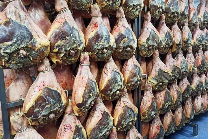 Prosciutto Factory 4-Hour Tasting Tour in Bologna