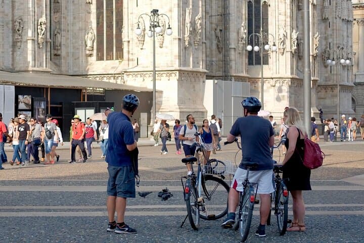 Milan: Bicycle Tour Live Tourist Guide 3 hours and half