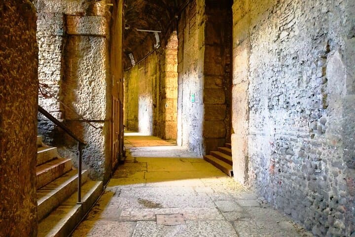 Tour to the Arena di Verona at the Gladiator's Time