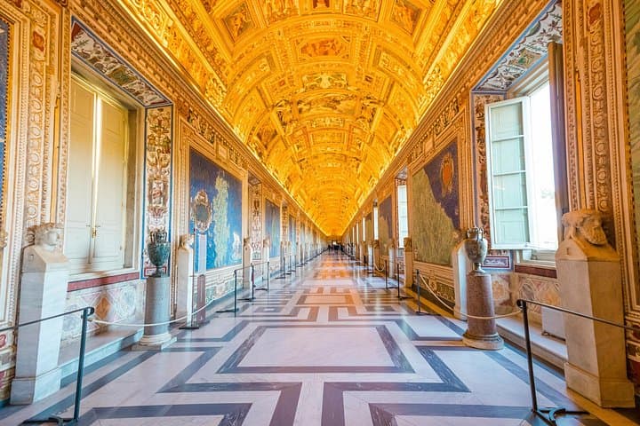 Vatican Museums VIP Early Entry: Guided Tour & Breakfast