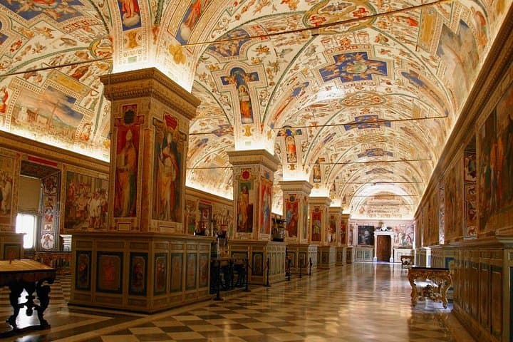 Vatican Museums VIP Early Entry: Guided Tour & Breakfast