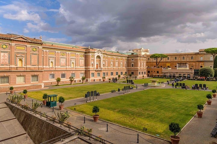 Vatican Museums VIP Early Entry: Guided Tour & Breakfast
