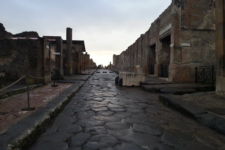 Pompeii: 3 Hour Private Tour with an Archeologist Guide