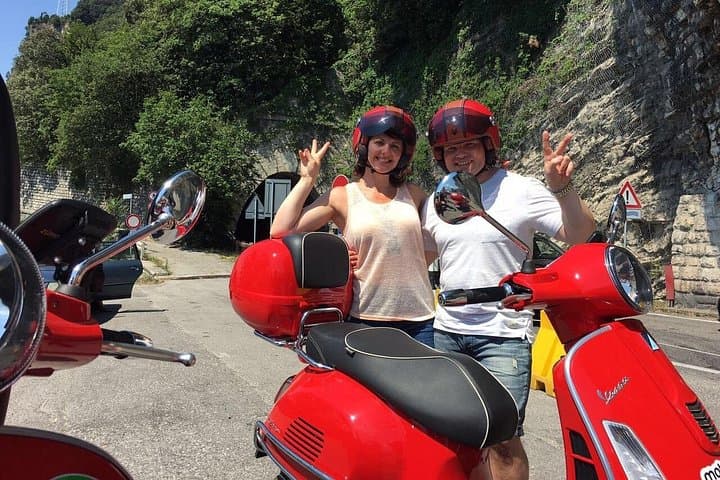 Vespa scooter tour on lake Garda